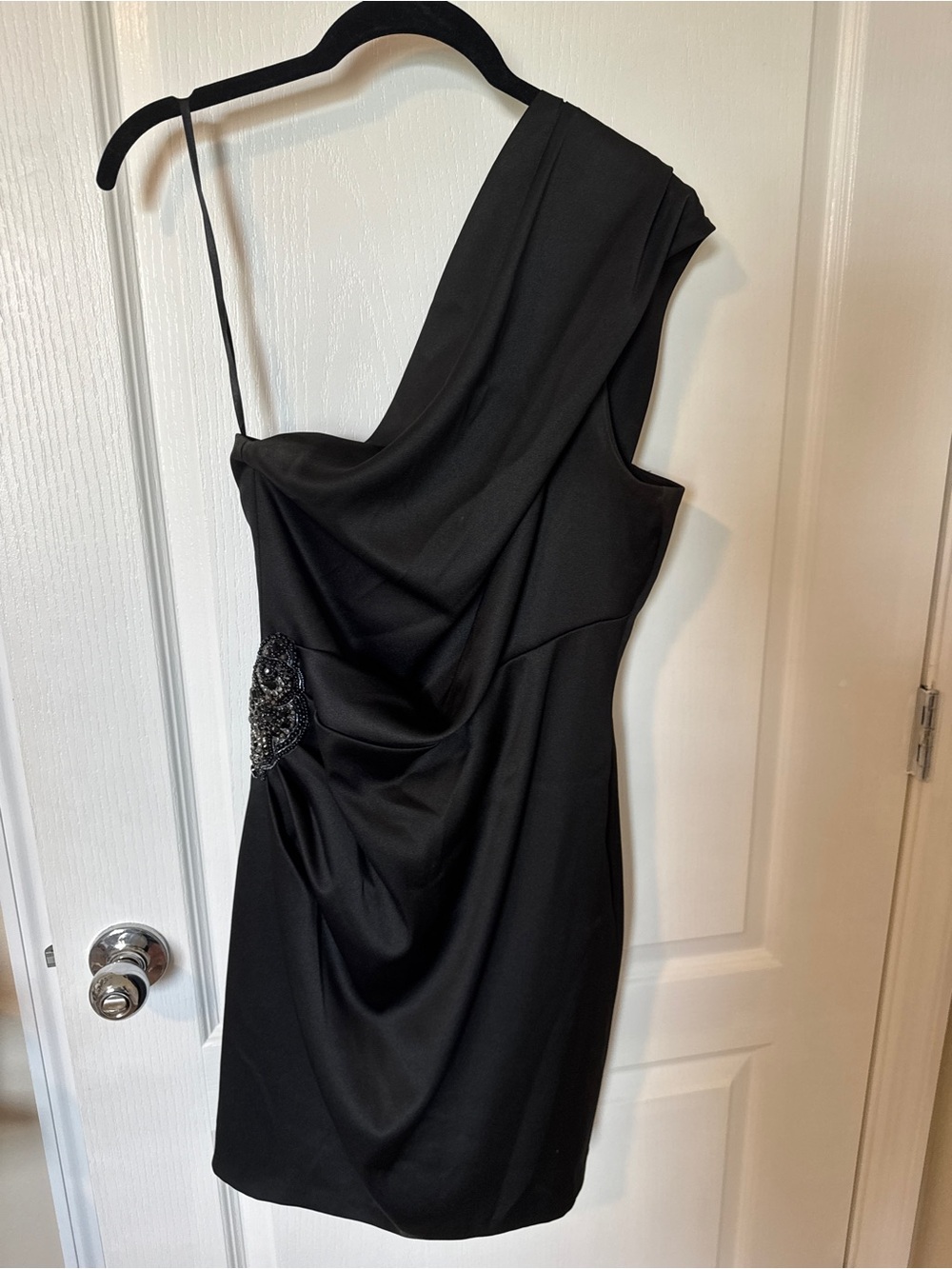Jessica Howard Black One-Shoulder Cocktail Dress with Beaded Detail 6